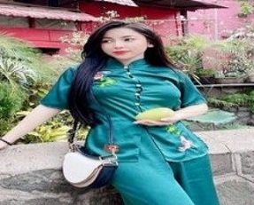 Suri mới đi chùa về đã gọi trai bao đến địt nhau